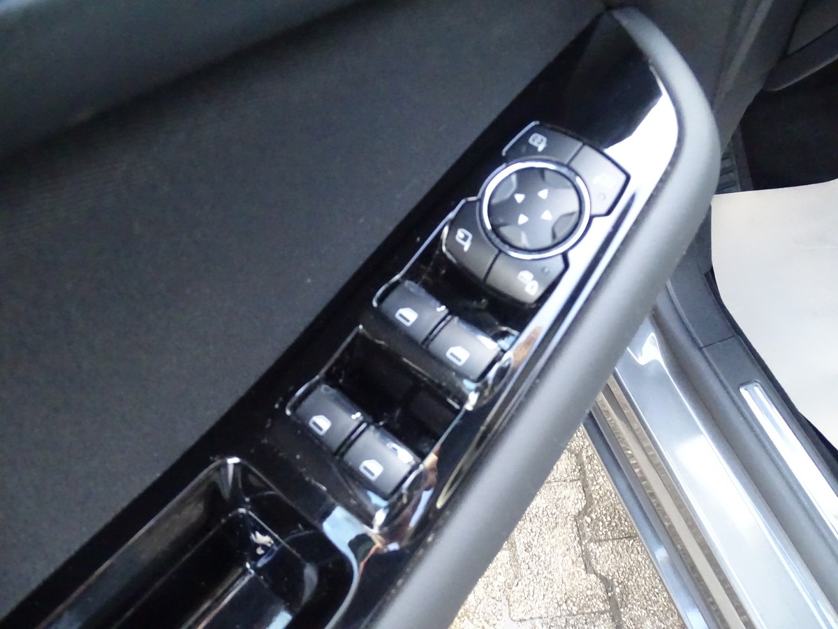 Ford S-Max 2.5 Duratec (FHEV) Hybrid Titanium 