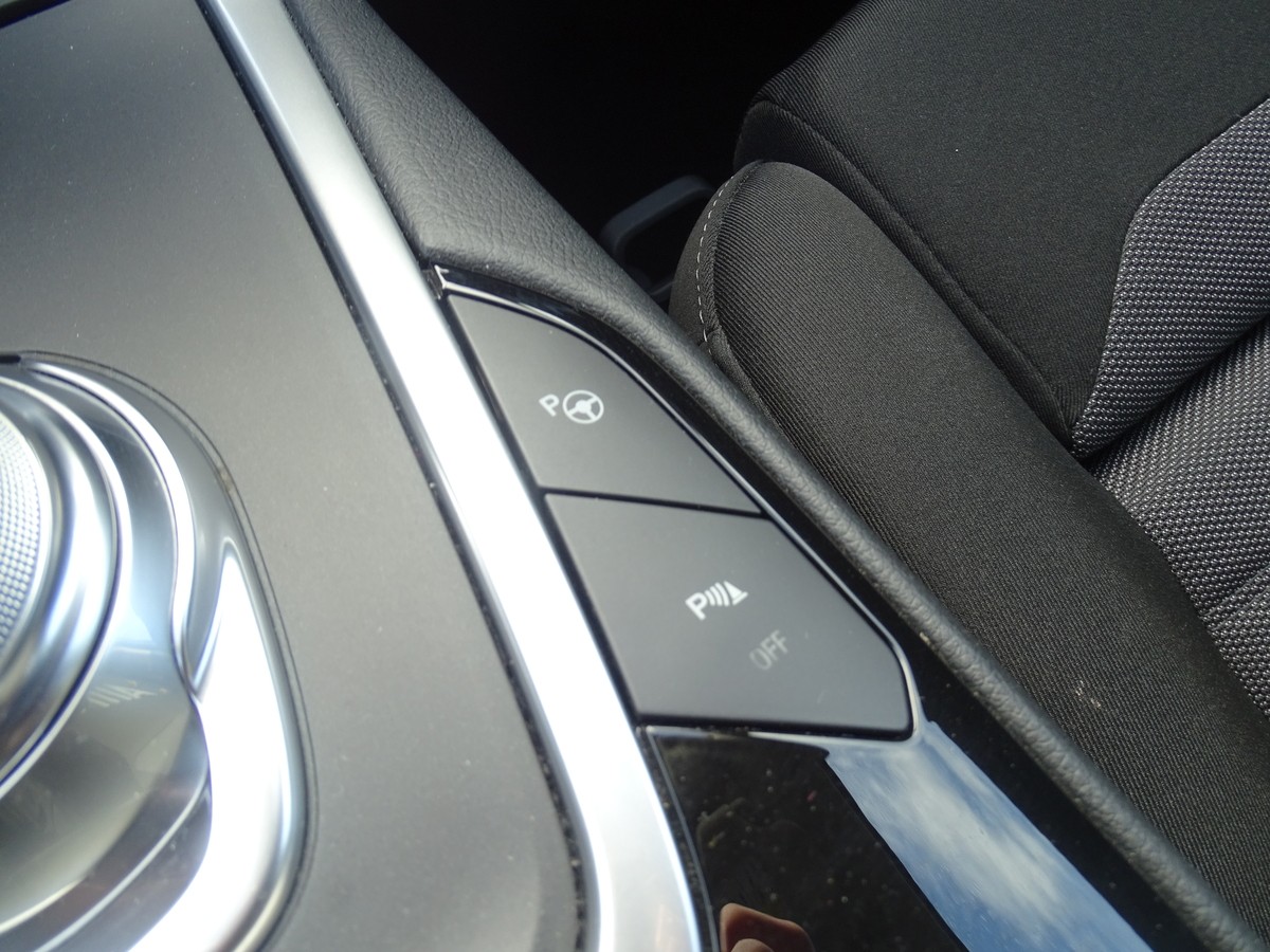 Ford S-Max 2.5 Duratec (FHEV) Hybrid Titanium 