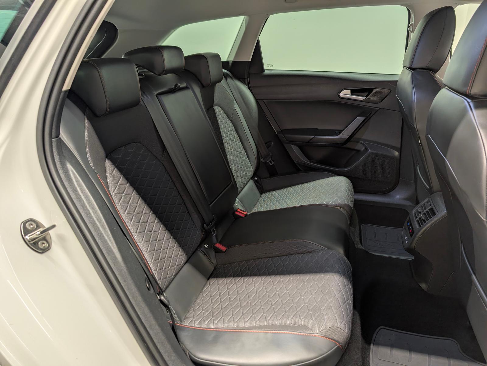 Seat Leon ST FR LED/Navi/SHZ/LHZ/Kam/ACC/Keyl./17-LM