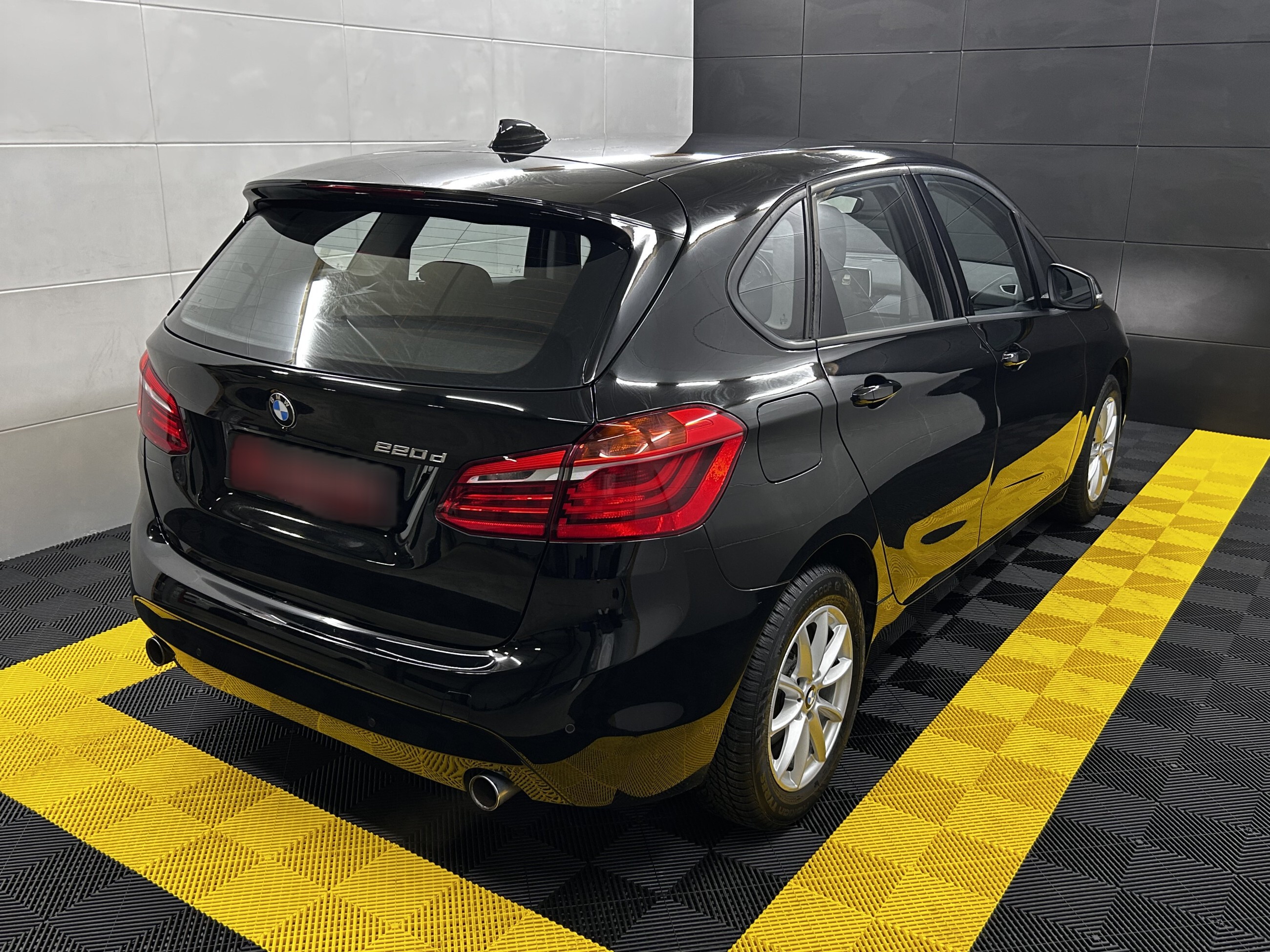 BMW 220 Active Tourer d+Temp+LED+PDC+BT+AHK+SHZG
