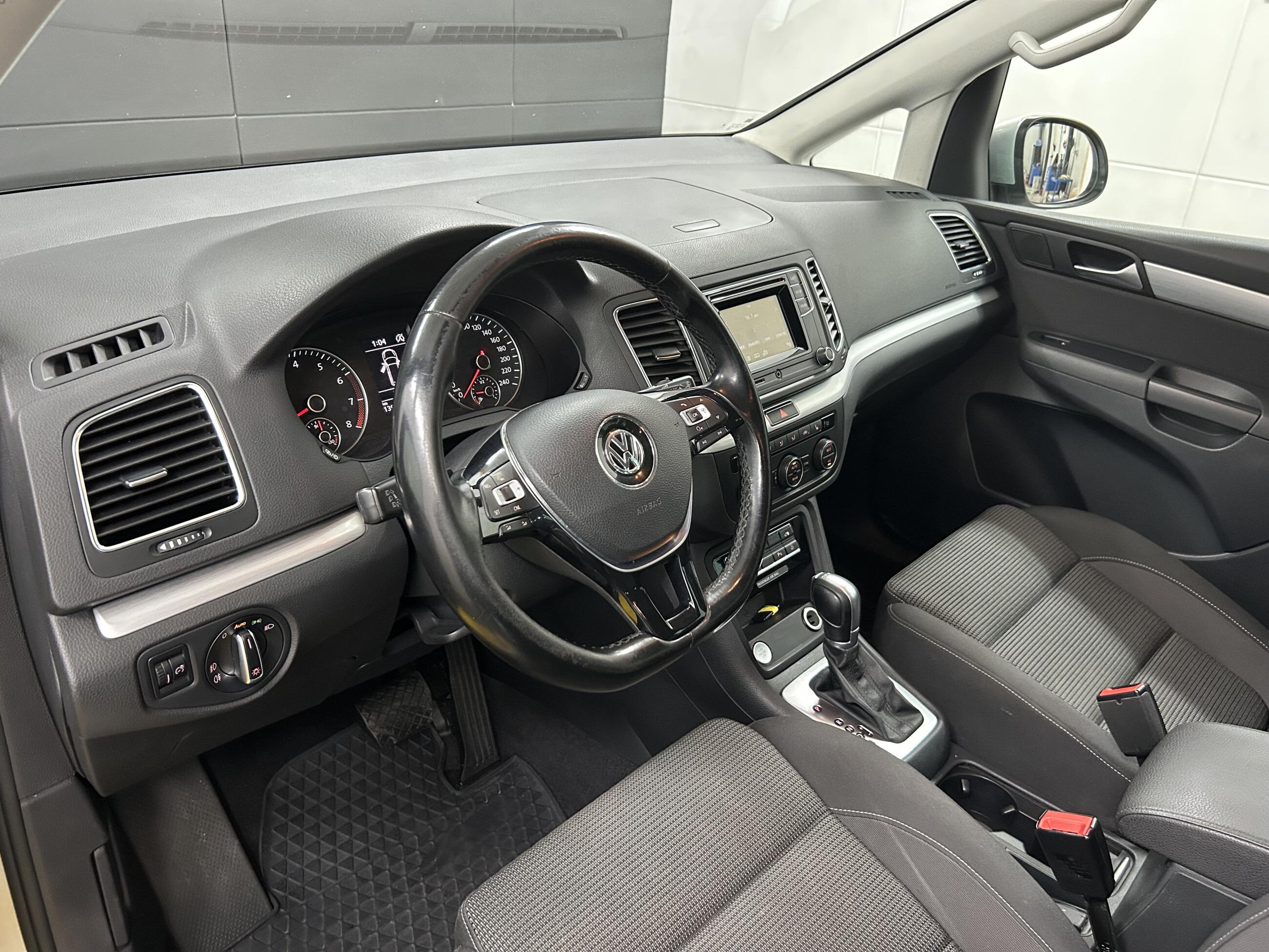 Volkswagen Sharan Comfortline+7-Sitzer+Xenon+Temp+PDC+SHZ