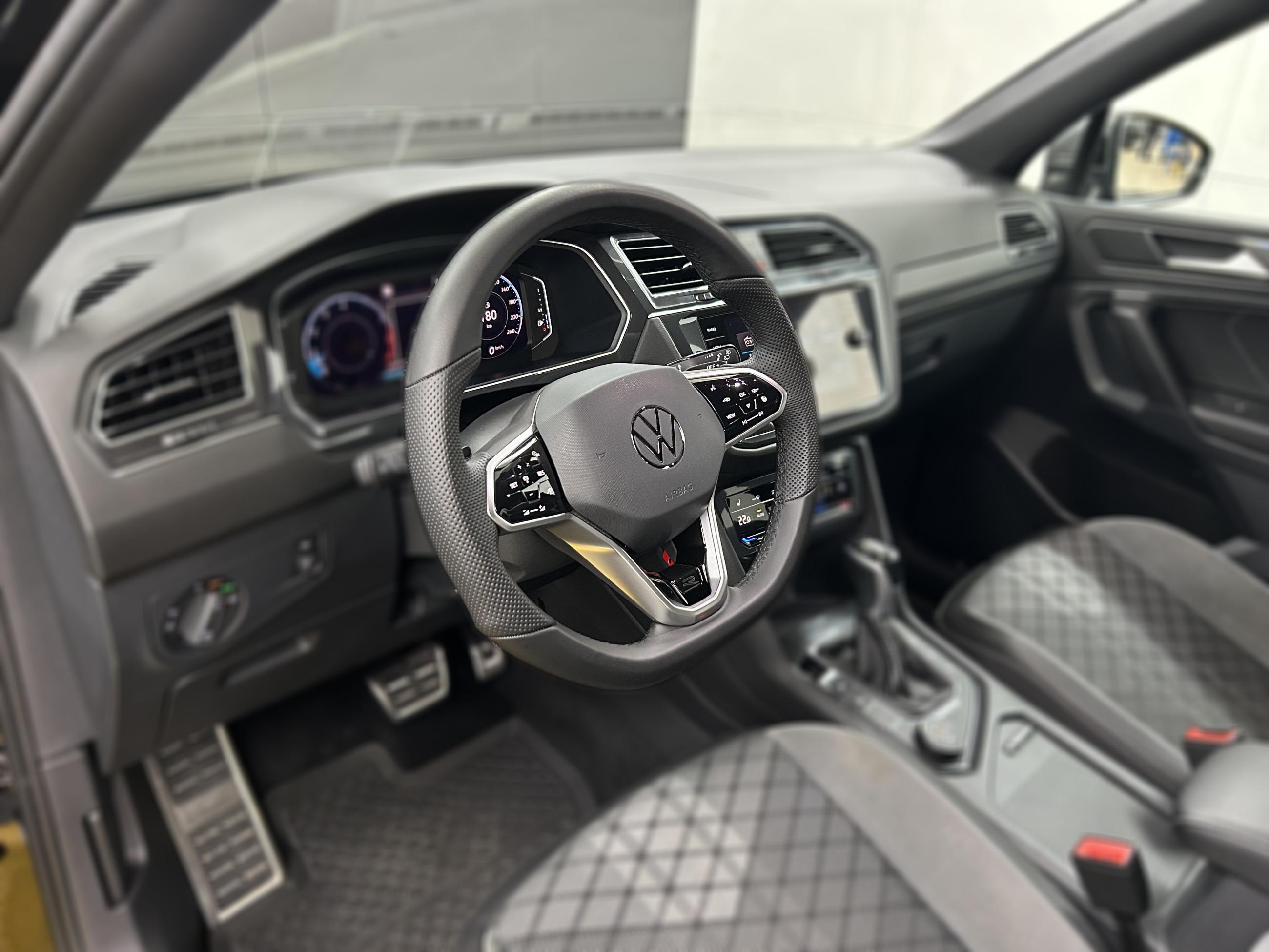 Volkswagen Tiguan Allspace R-Line 4Motion 7-Sitzer+Matrix