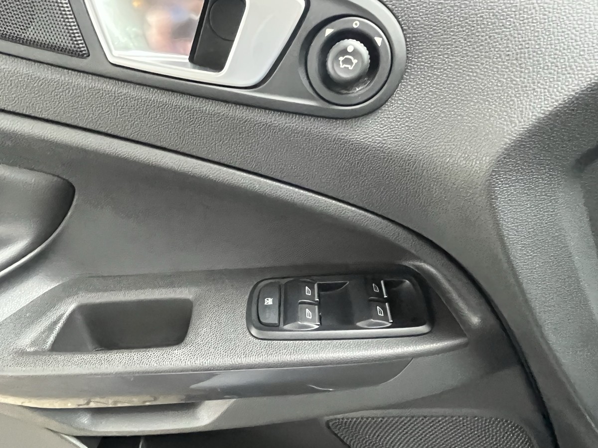 Ford EcoSport 1.0 EcoBoost*TITANIUM*PDC*KAMERA*PRIV*17