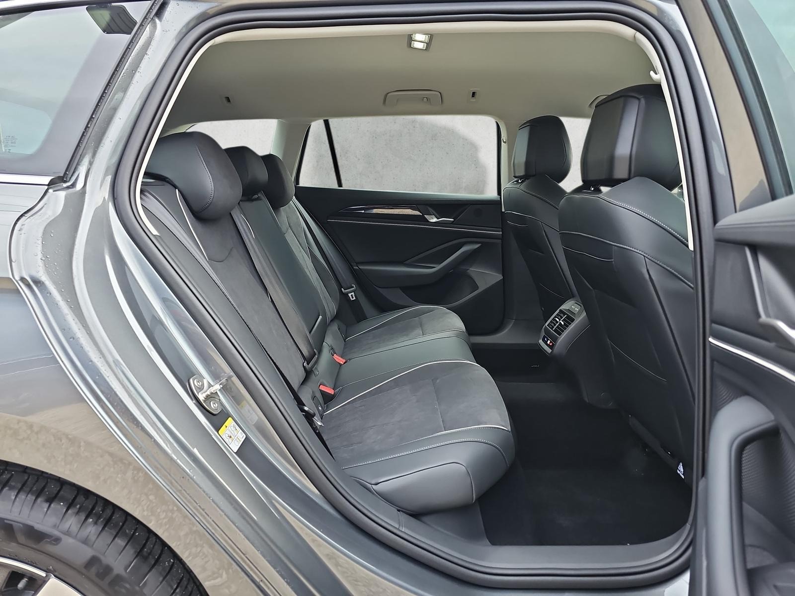 Volkswagen Passat Variant 2.0 TDI DSG Business / ACC / AHK