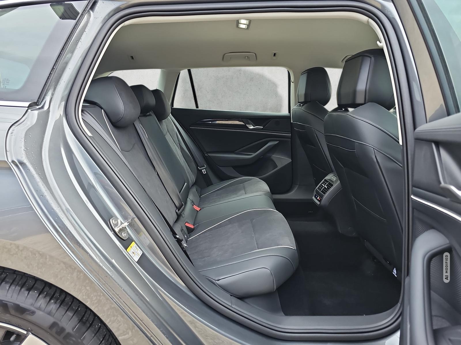 Volkswagen Passat Variant 2.0 TDI DSG Business / ACC / AHK
