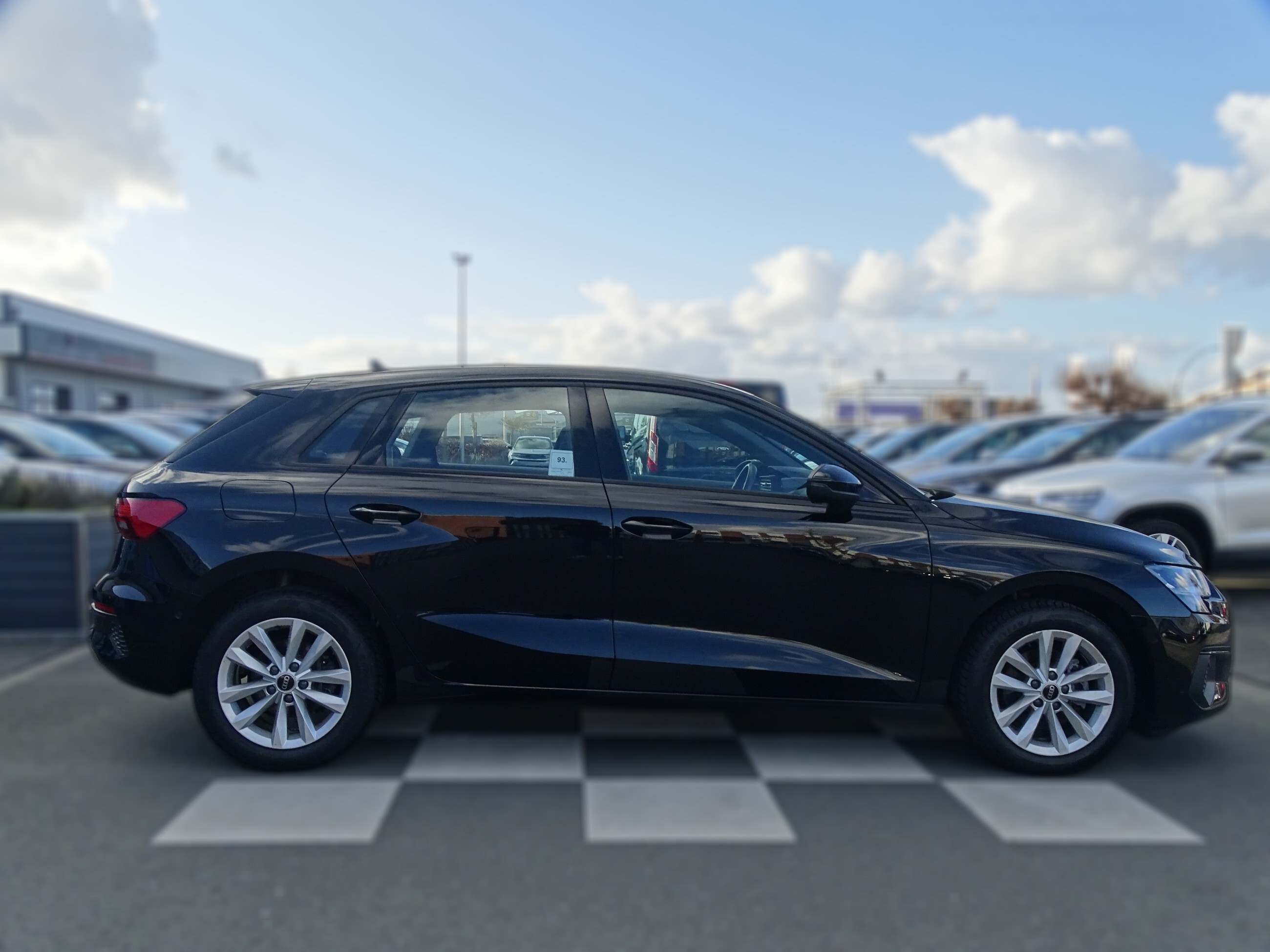 Audi A3 35 TFSI / S-TRONIC / LED / R-KAMERA/ CARPLAY