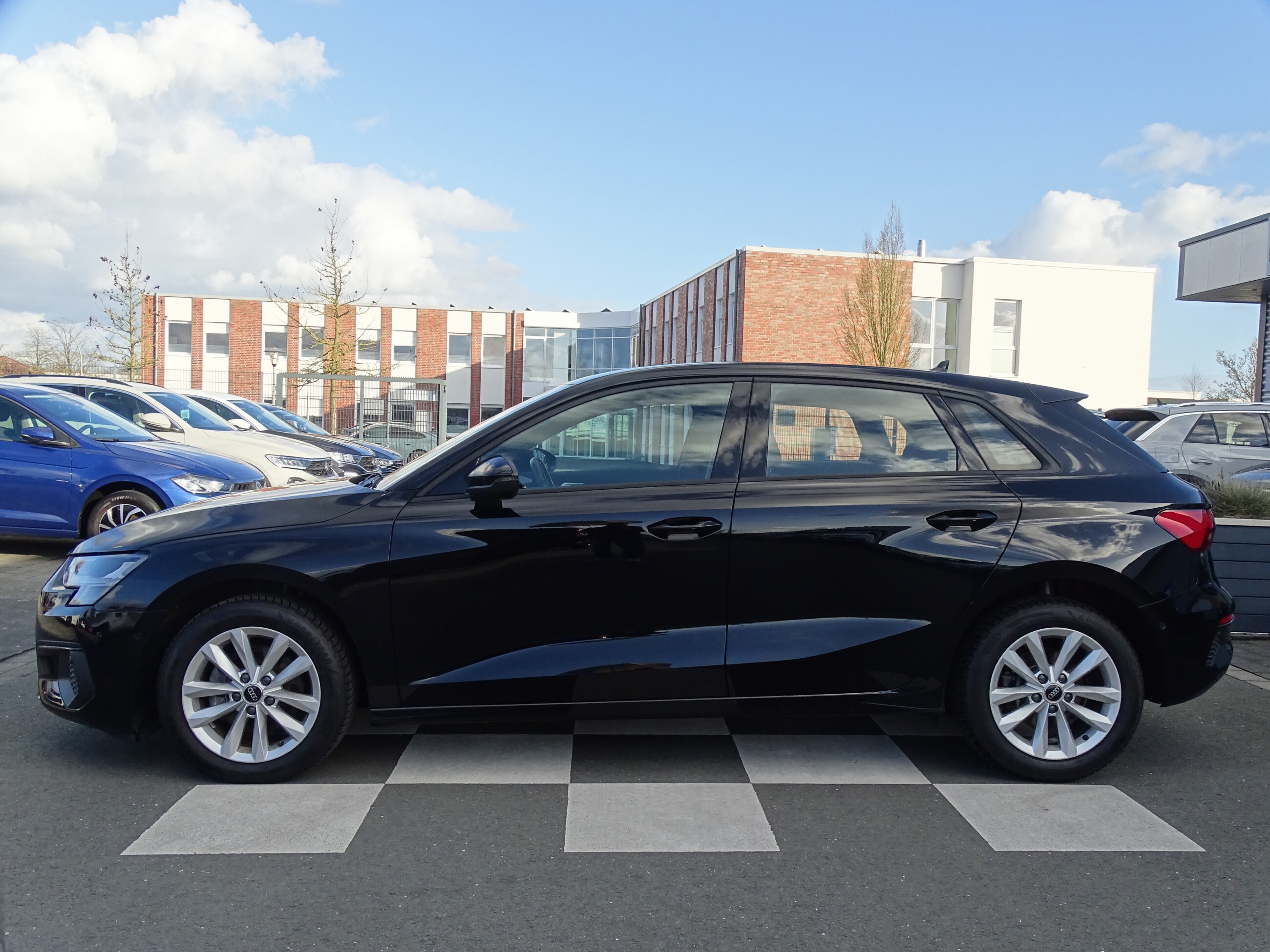 Audi A3 35 TFSI / S-TRONIC / LED / R-KAMERA/ CARPLAY