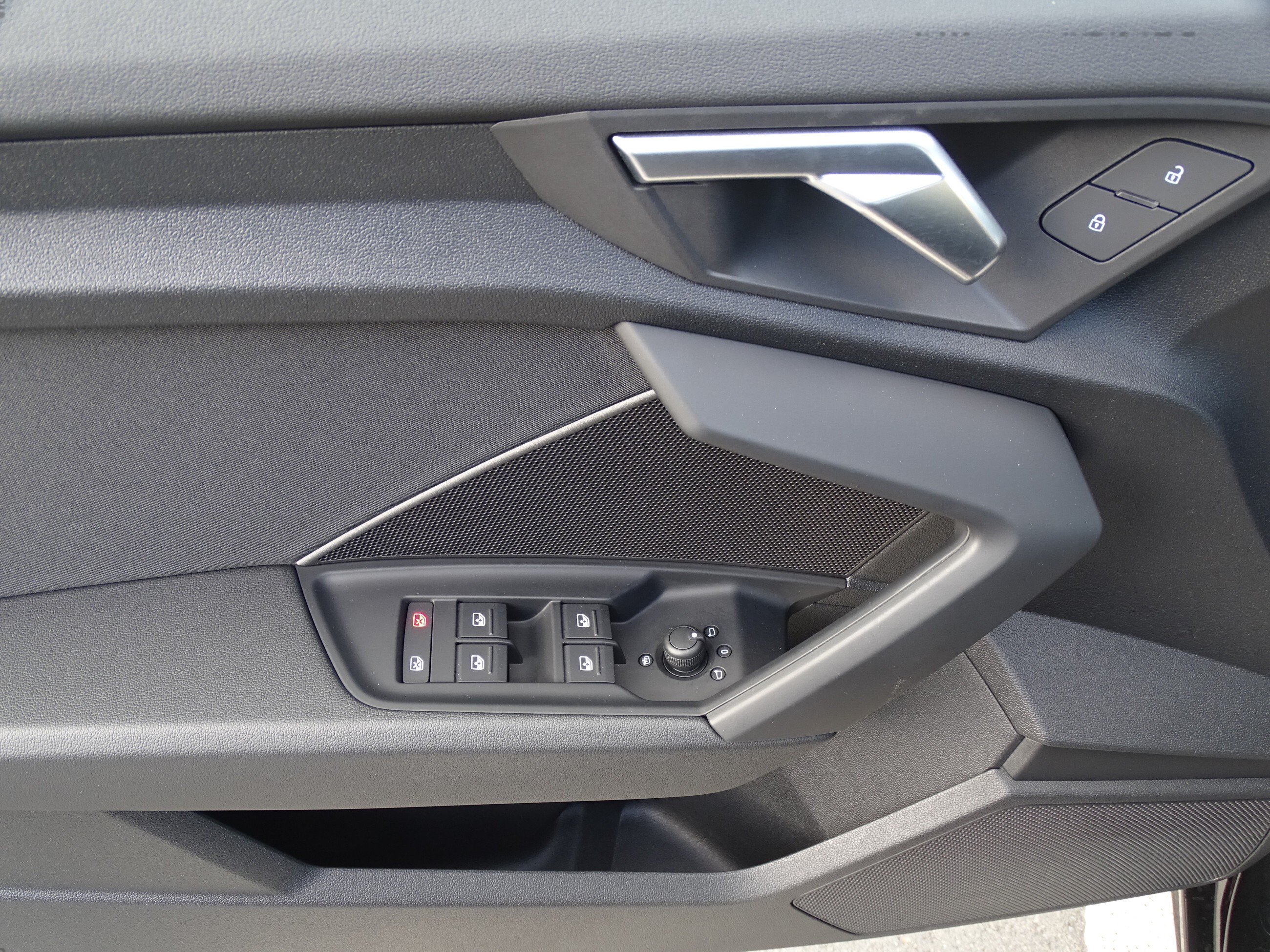 Audi A3 35 TFSI / S-TRONIC / LED / R-KAMERA/ CARPLAY