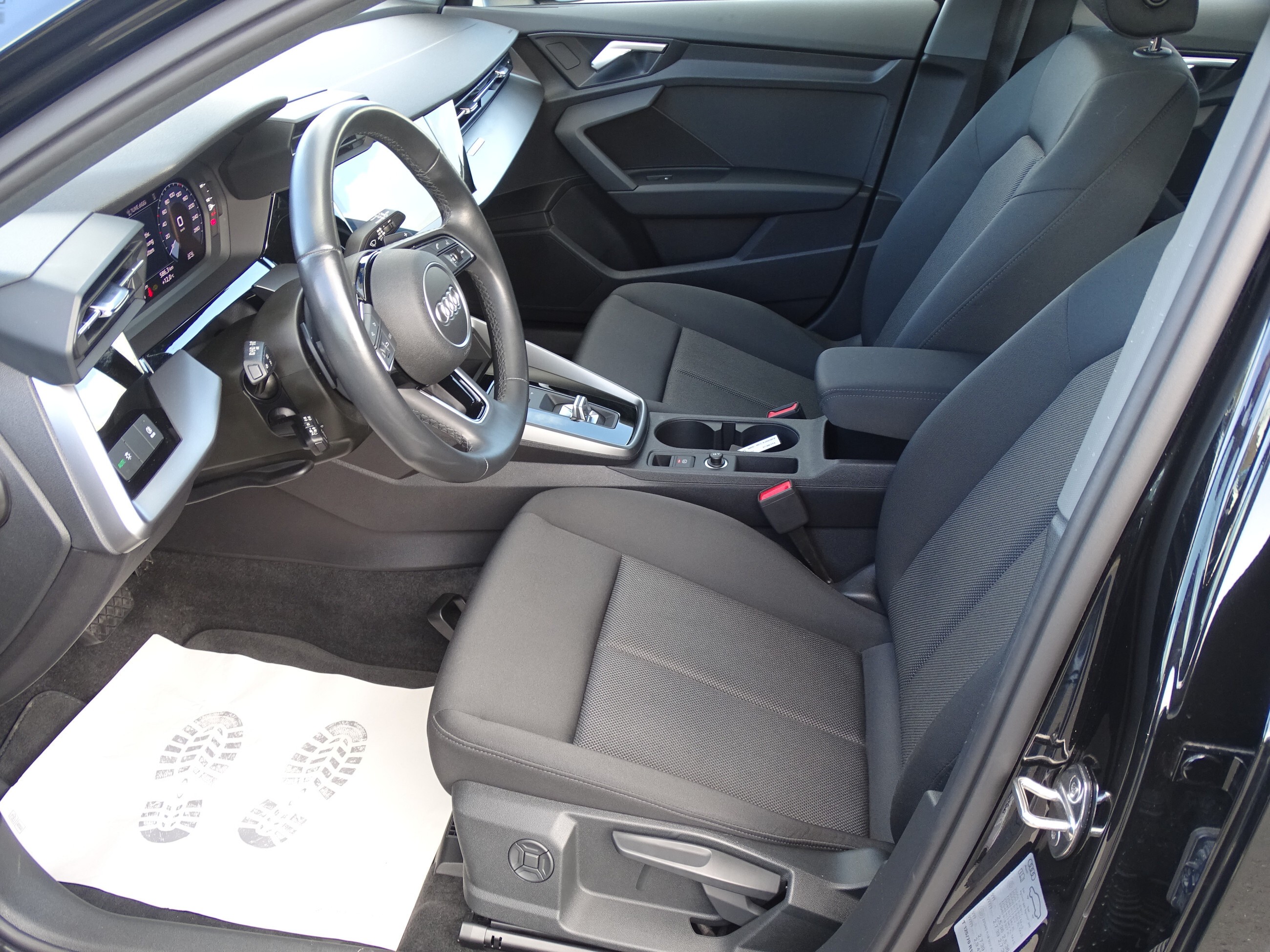 Audi A3 35 TFSI / S-TRONIC / LED / R-KAMERA/ CARPLAY
