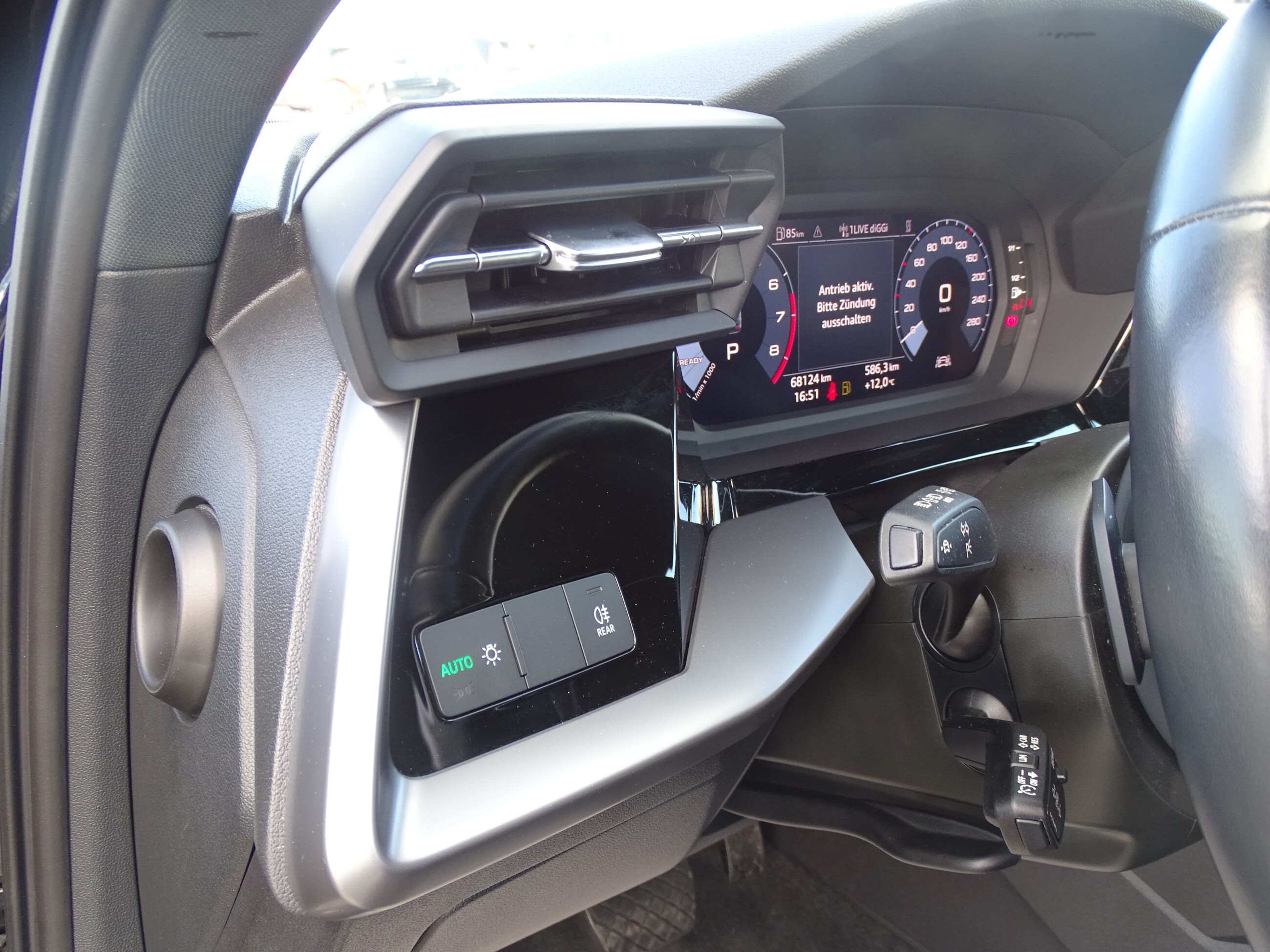 Audi A3 35 TFSI / S-TRONIC / LED / R-KAMERA/ CARPLAY