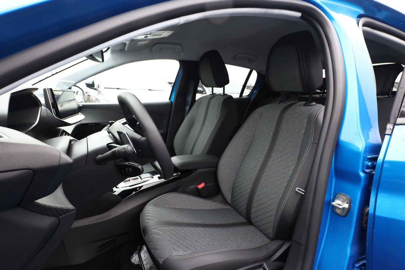 Peugeot 208 Hybrid Allure SHZ DigC 2xPDC CarP PrivG LED