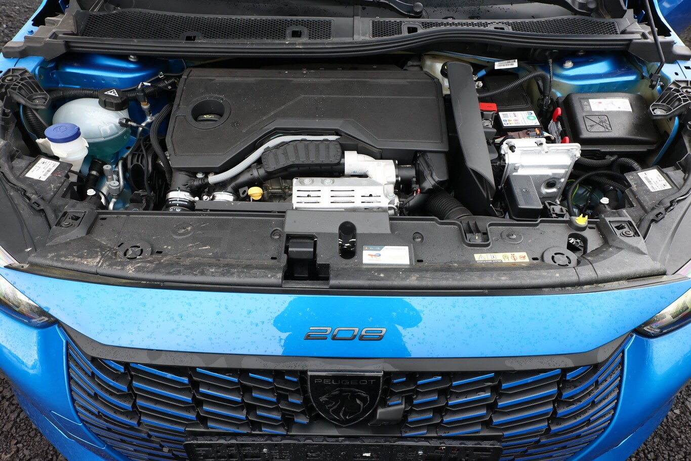 Peugeot 208 Hybrid Allure SHZ DigC 2xPDC CarP PrivG LED
