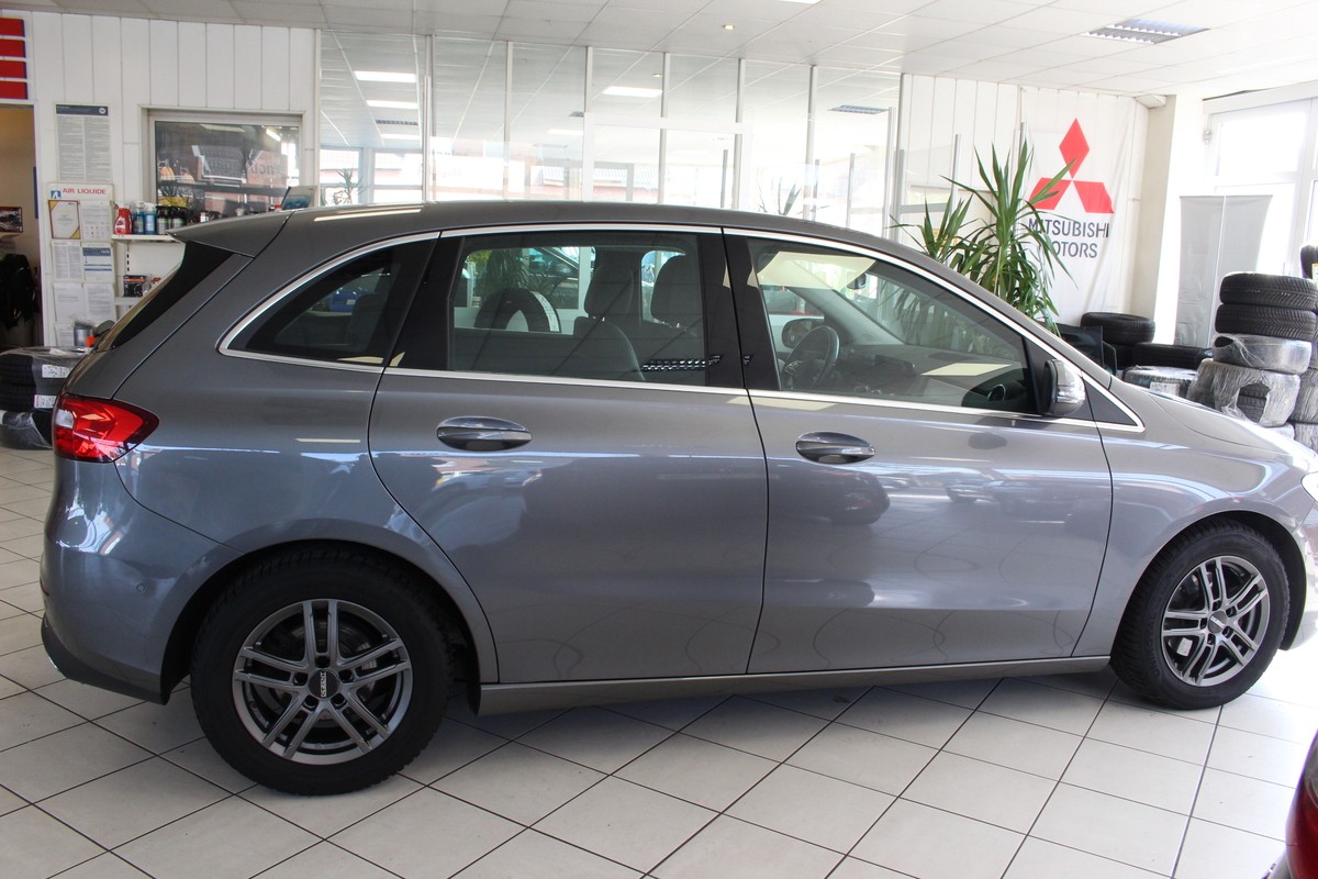 Mercedes-Benz B 180 Progressive.AHK.PDC.NAVI.LEDER