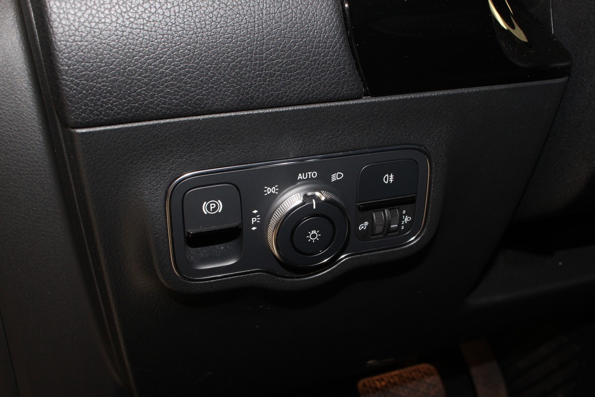 Mercedes-Benz B 180 Progressive.AHK.PDC.NAVI.LEDER