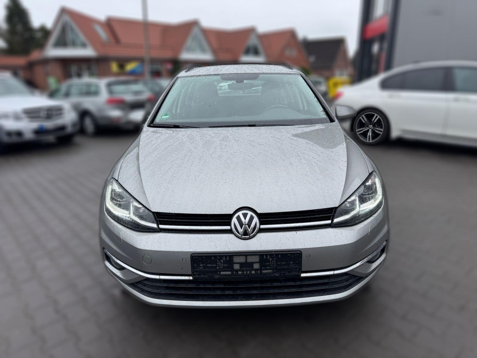Volkswagen Golf VII Var Comf DSG MFL ACC NAVI AHK SHZ TOP