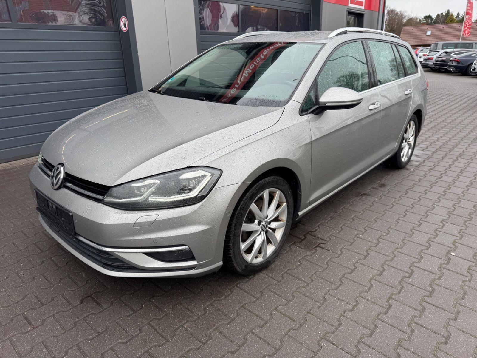 Volkswagen Golf VII Var Highl ACC Alcant MFL AHK PDC SHZ
