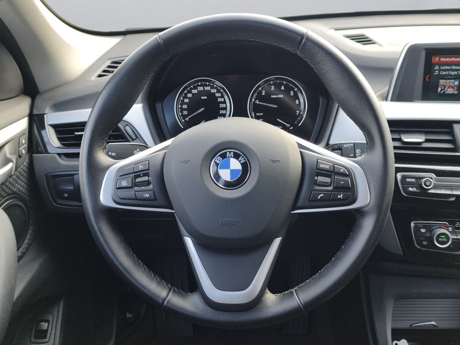 BMW X1 sDrive 18 i Aut. Advantage/SHZ/Einparkhilfe v