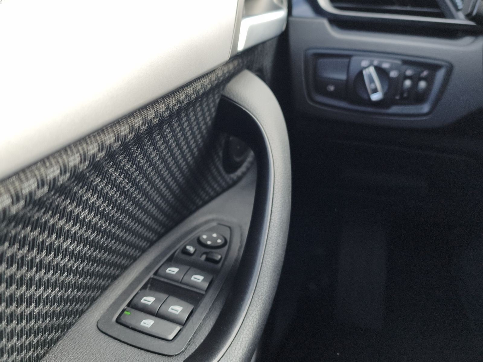 BMW X1 sDrive 18 i Aut. Advantage/SHZ/Einparkhilfe v
