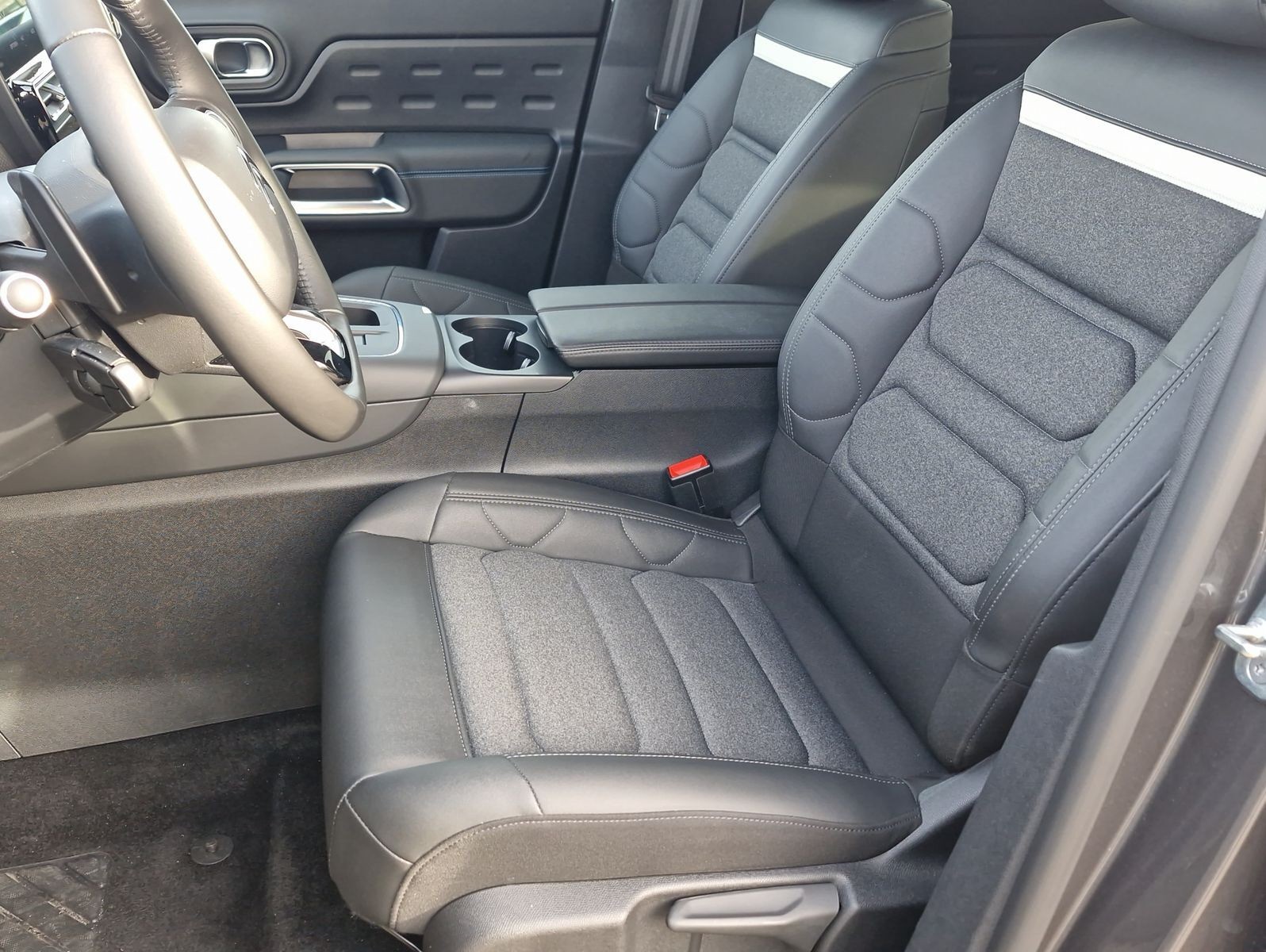 Citroën C5 Aircross Hybrid 145 Plus e-DSC LED Navi SHZ K