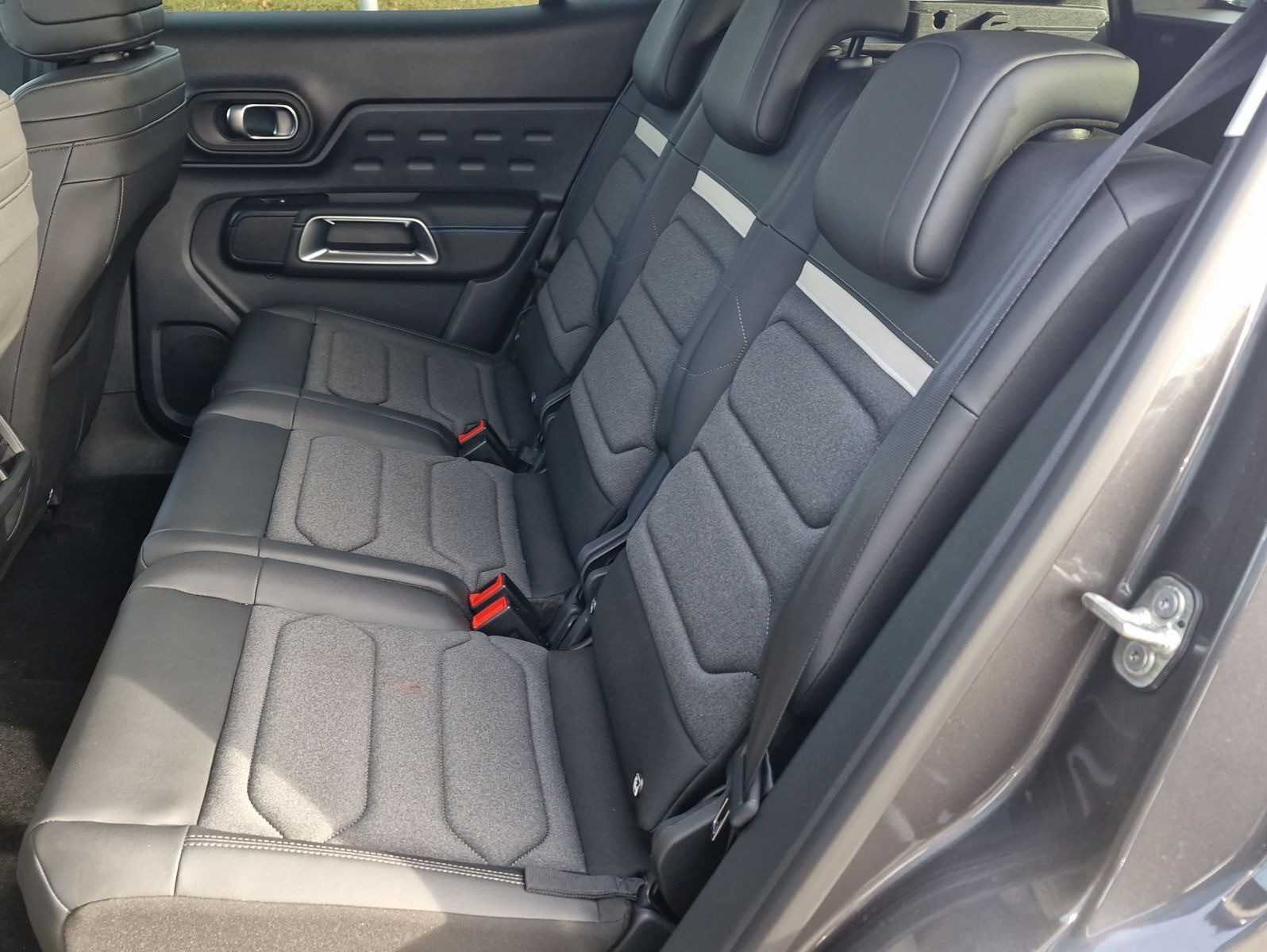 Citroën C5 Aircross Hybrid 145 Plus e-DSC LED Navi SHZ K