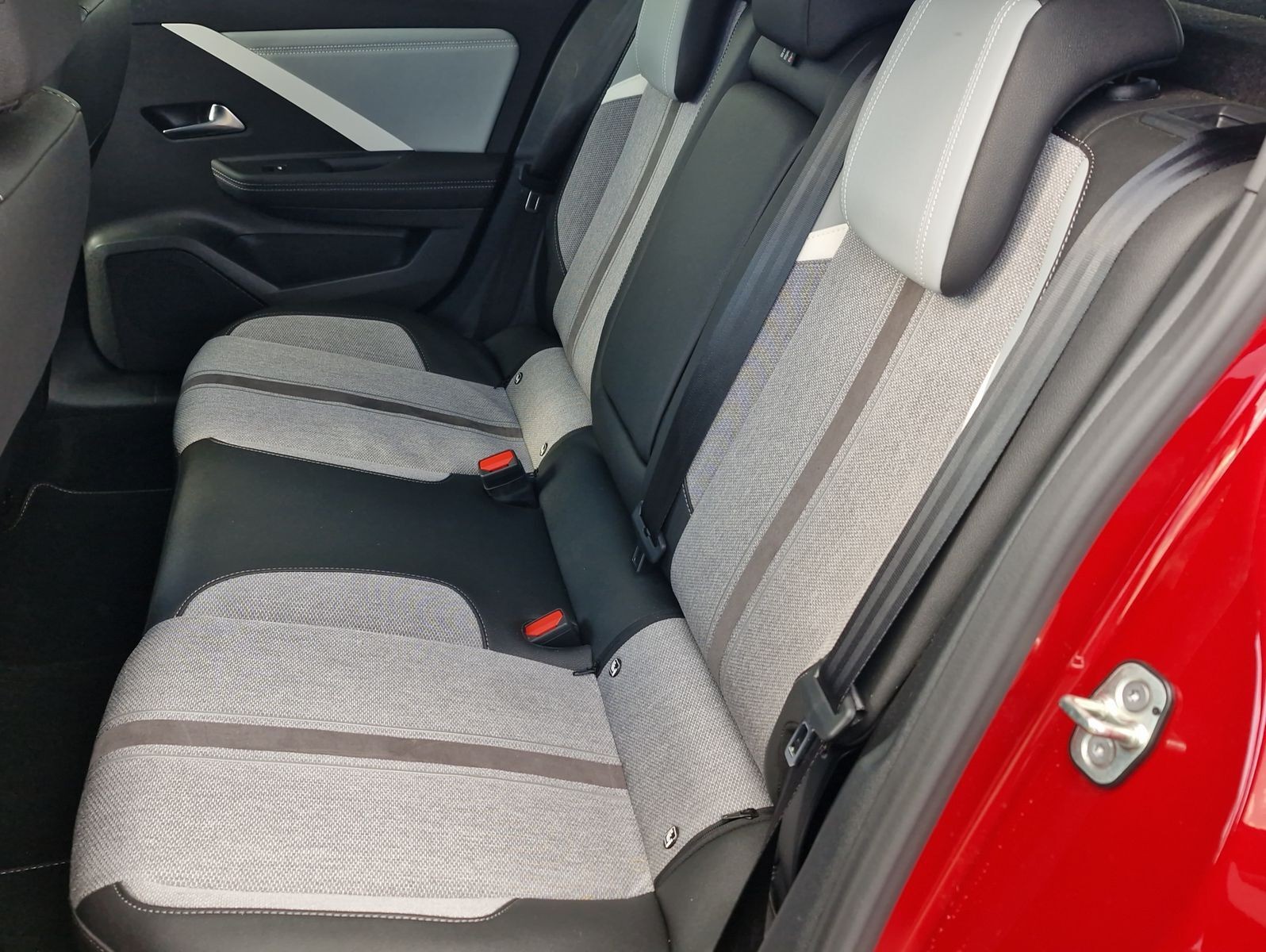 Opel Astra L 1.6 PHEV Business Elegance AT LED Navi K