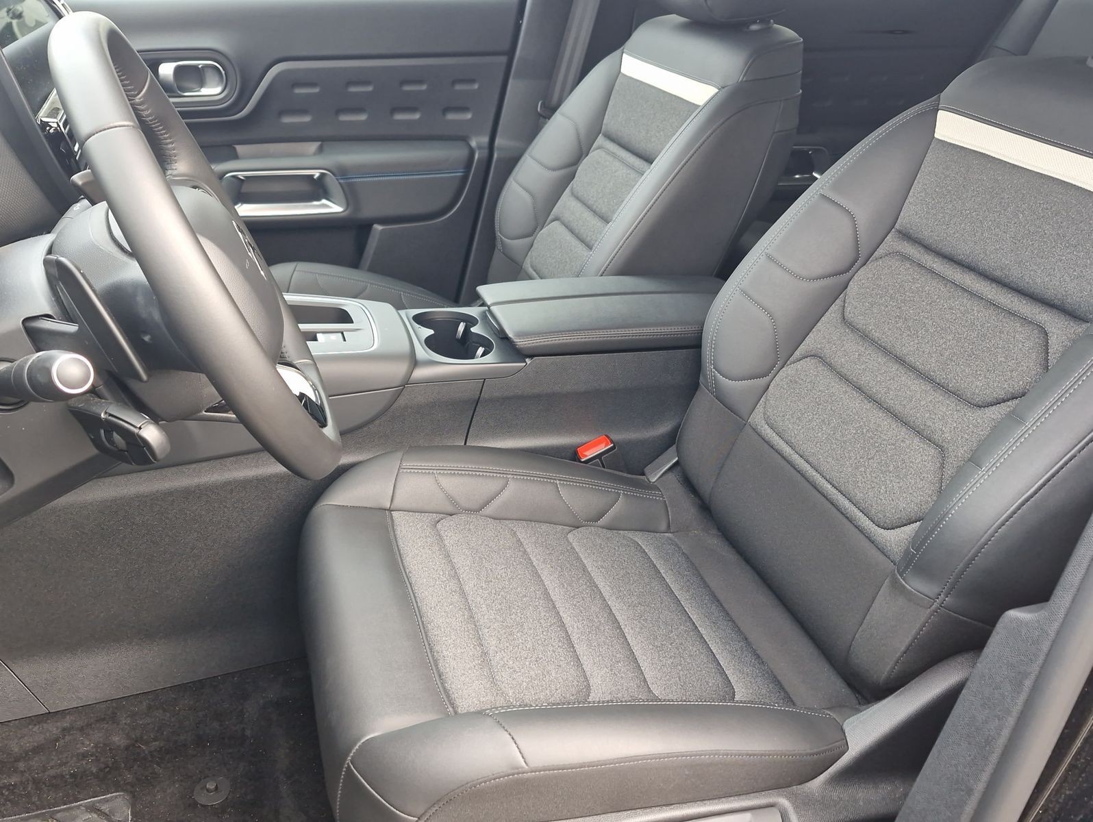 Citroën C5 Aircross Hybrid 145 Plus e-DSC LED Navi SHZ K