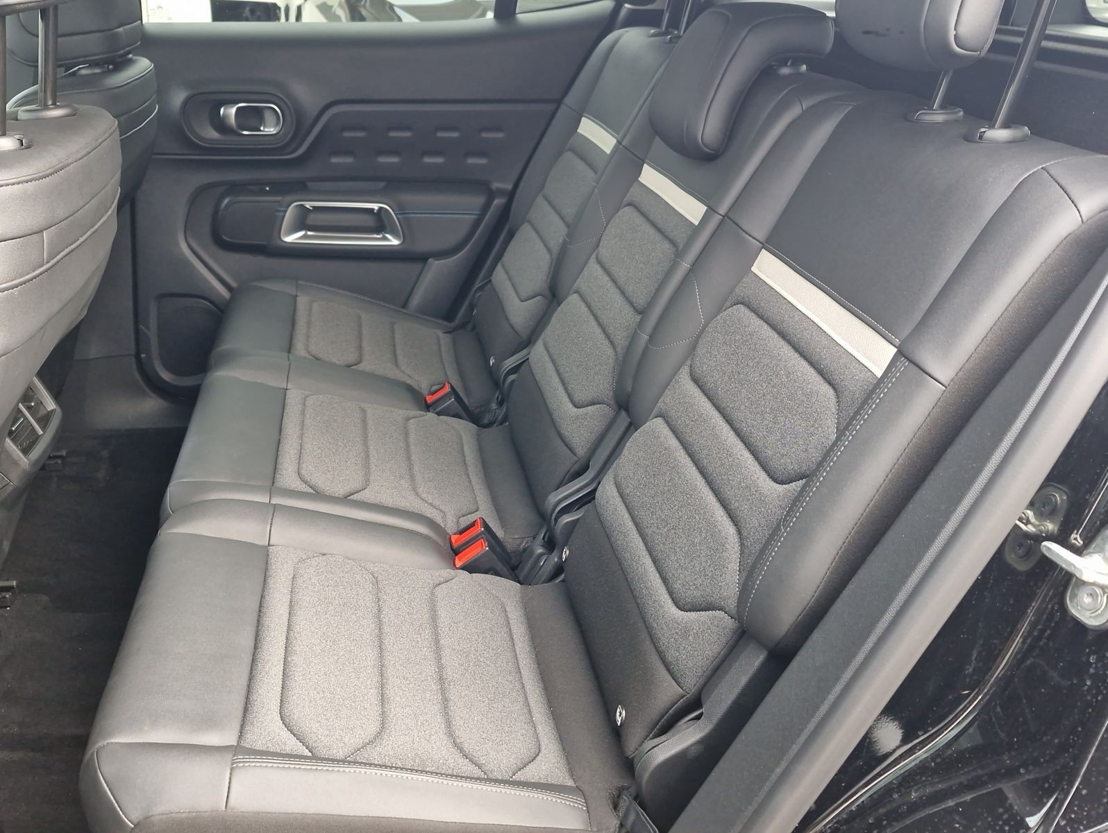 Citroën C5 Aircross Hybrid 145 Plus e-DSC LED Navi SHZ K