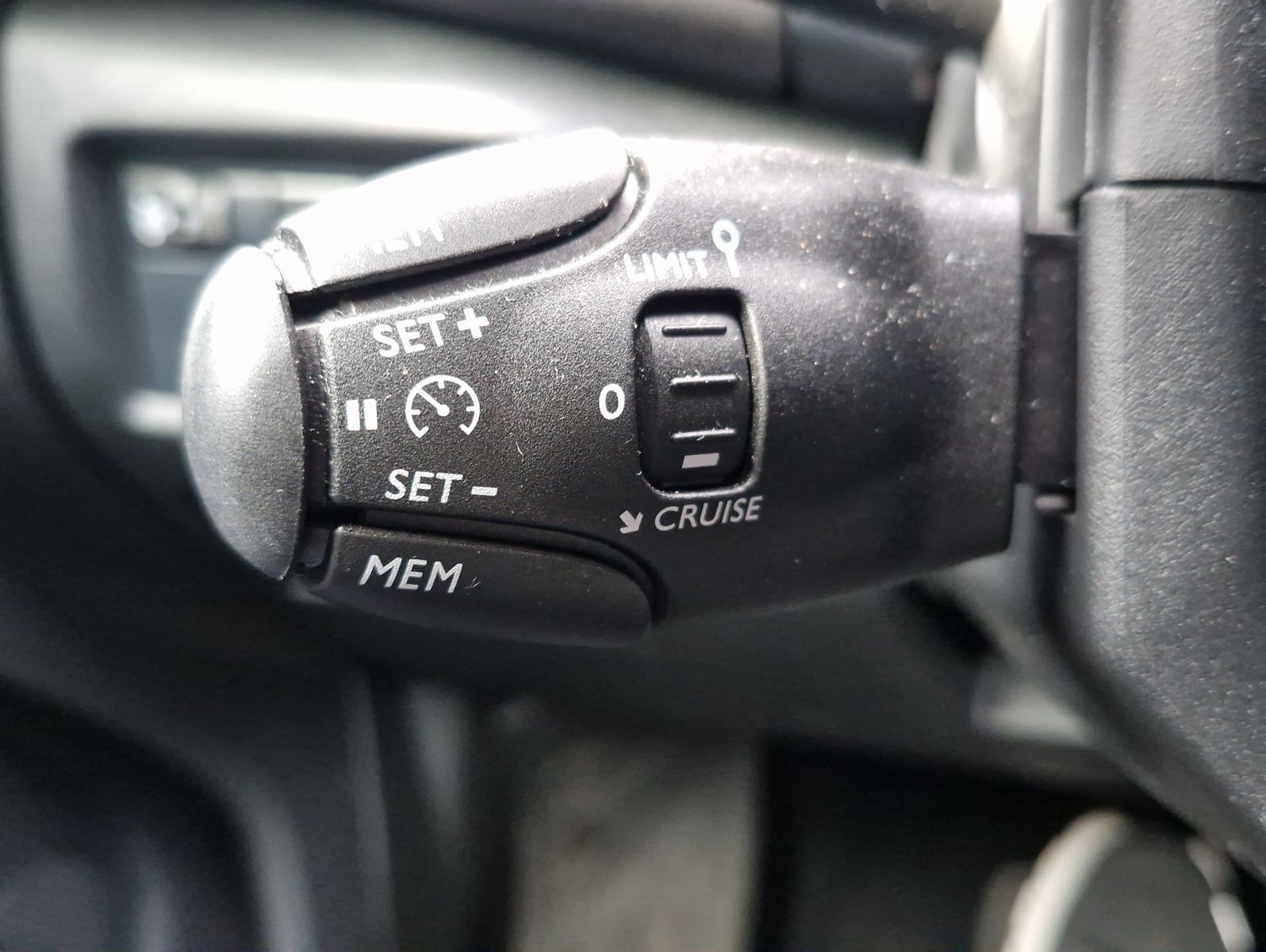 Citroën C5 Aircross Hybrid 145 Plus e-DSC LED Navi SHZ K