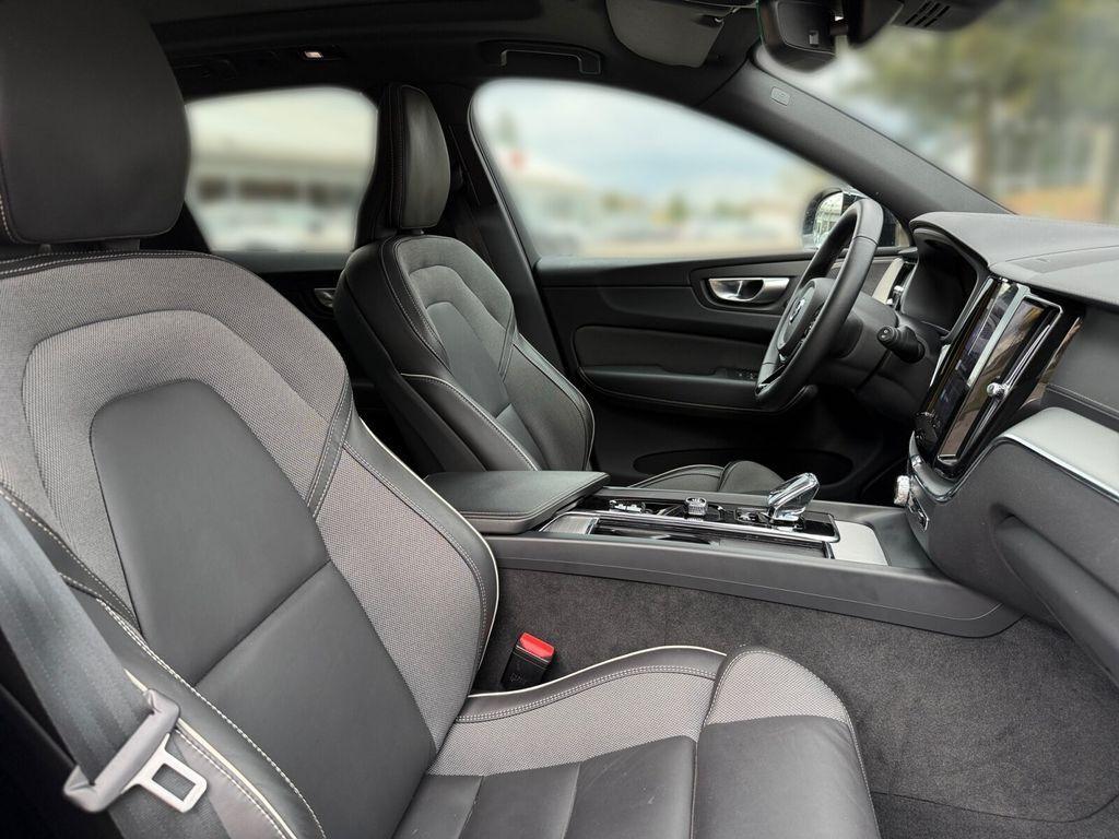 Volvo XC60 XC60 B4 AWD Ultimate Dark ANHÄNGERKUPPLUNG+NAVI