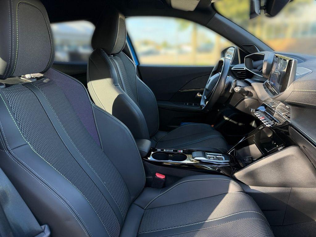 Peugeot 2008 GT NAVIGATION+LADESCHALE+KEYLESS-SYSTEM+LED