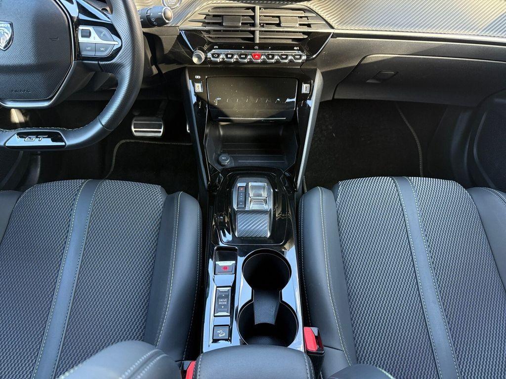 Peugeot 2008 GT NAVIGATION+LADESCHALE+KEYLESS-SYSTEM+LED
