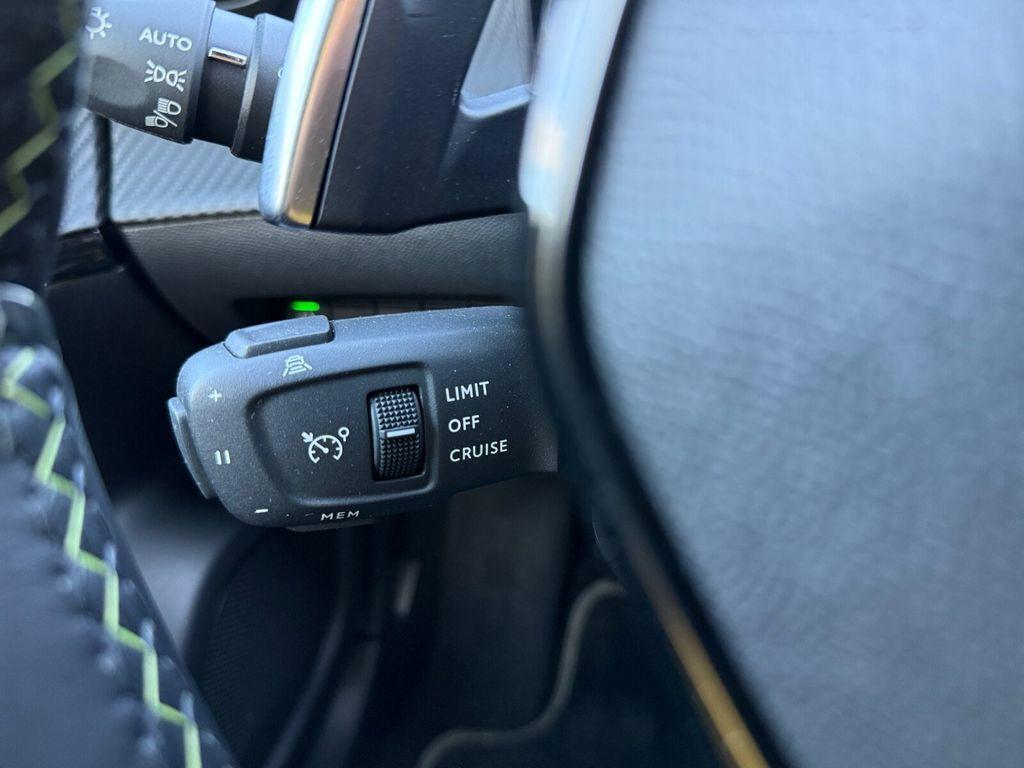 Peugeot 2008 GT NAVIGATION+LADESCHALE+KEYLESS-SYSTEM+LED