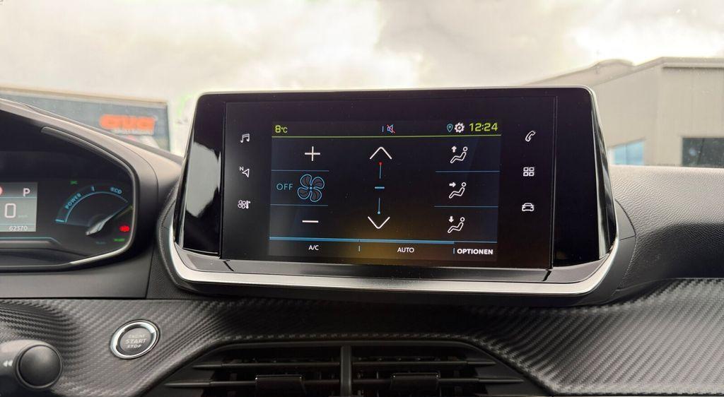 Peugeot 2008 e- Active TEMPOMAT+LED-PAKET+KLIMAAUTOMATIK