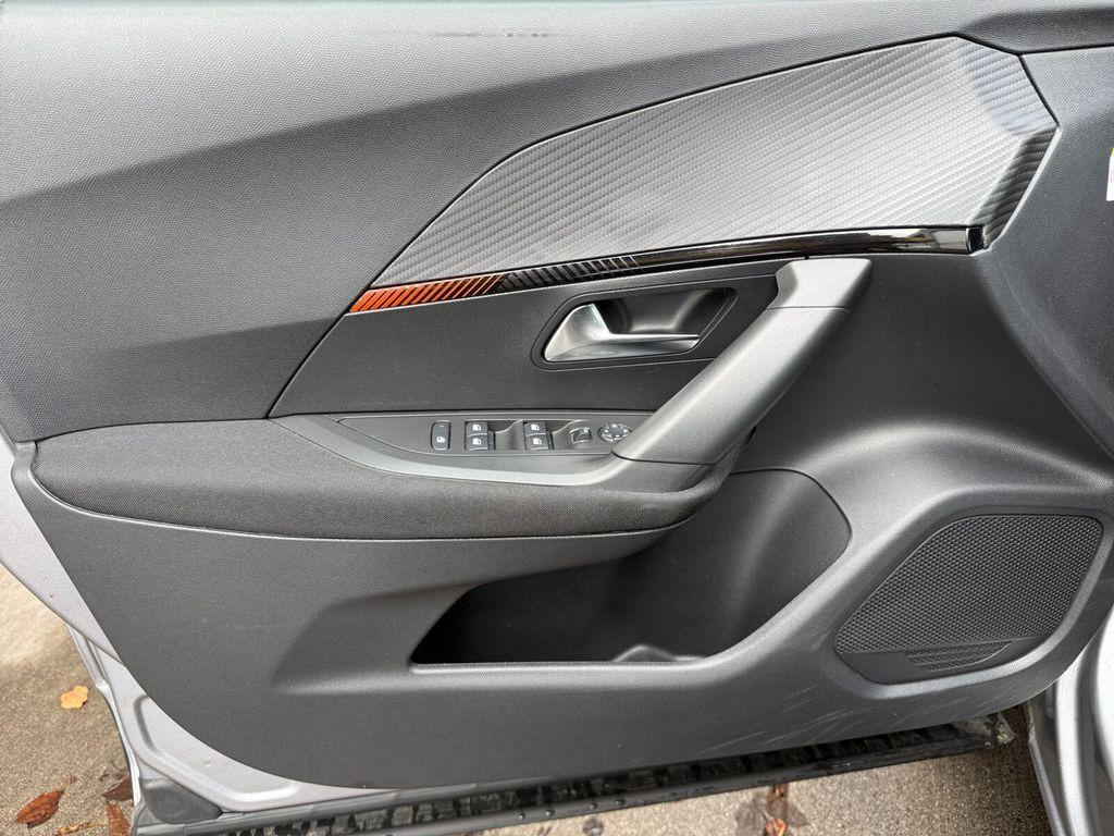 Peugeot 2008 e- Active TEMPOMAT+LED-PAKET+KLIMAAUTOMATIK