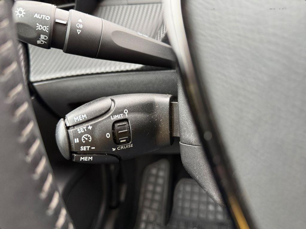Peugeot 2008 e- Active TEMPOMAT+LED-PAKET+KLIMAAUTOMATIK