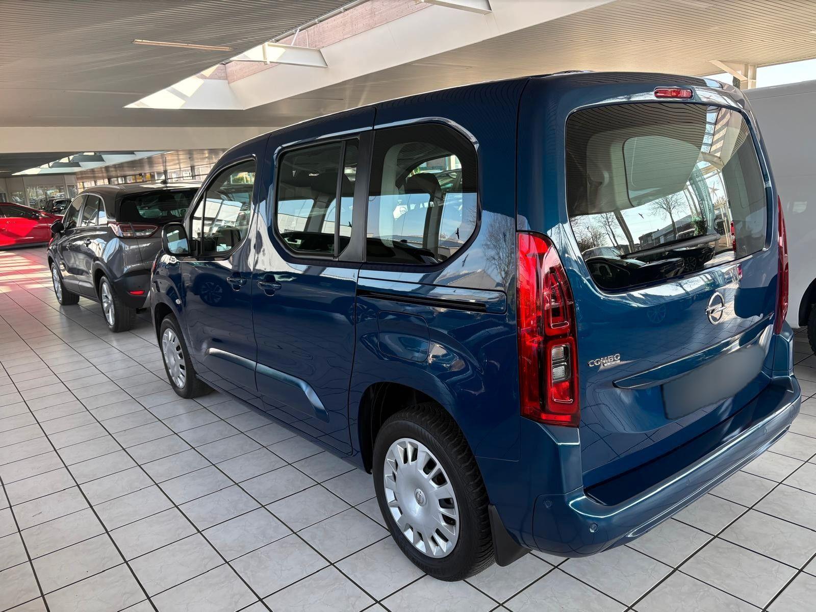 Opel Combo Life  Edition 1.2 81KW (110 PS)