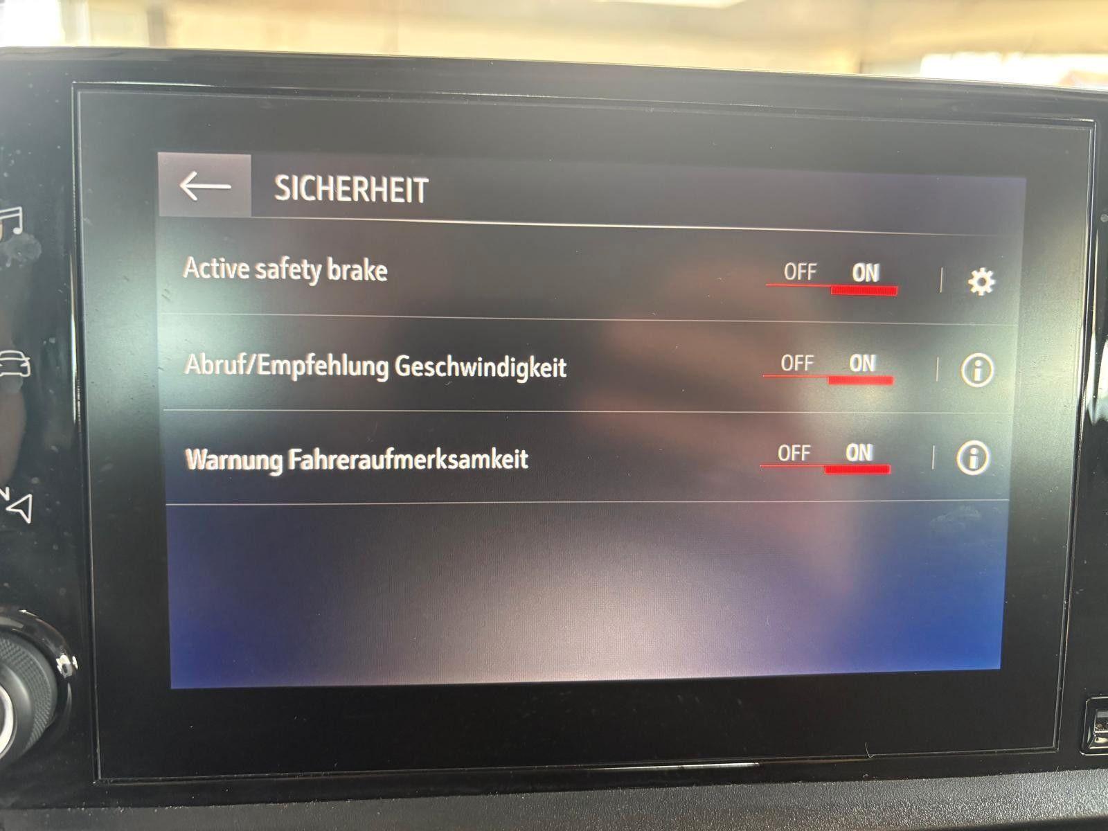 Opel Combo Life  Edition 1.2 81KW (110 PS)
