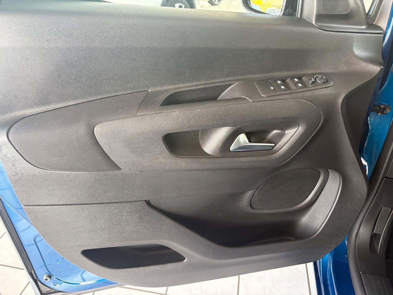 Opel Combo Life  Edition 1.2 81KW (110 PS)