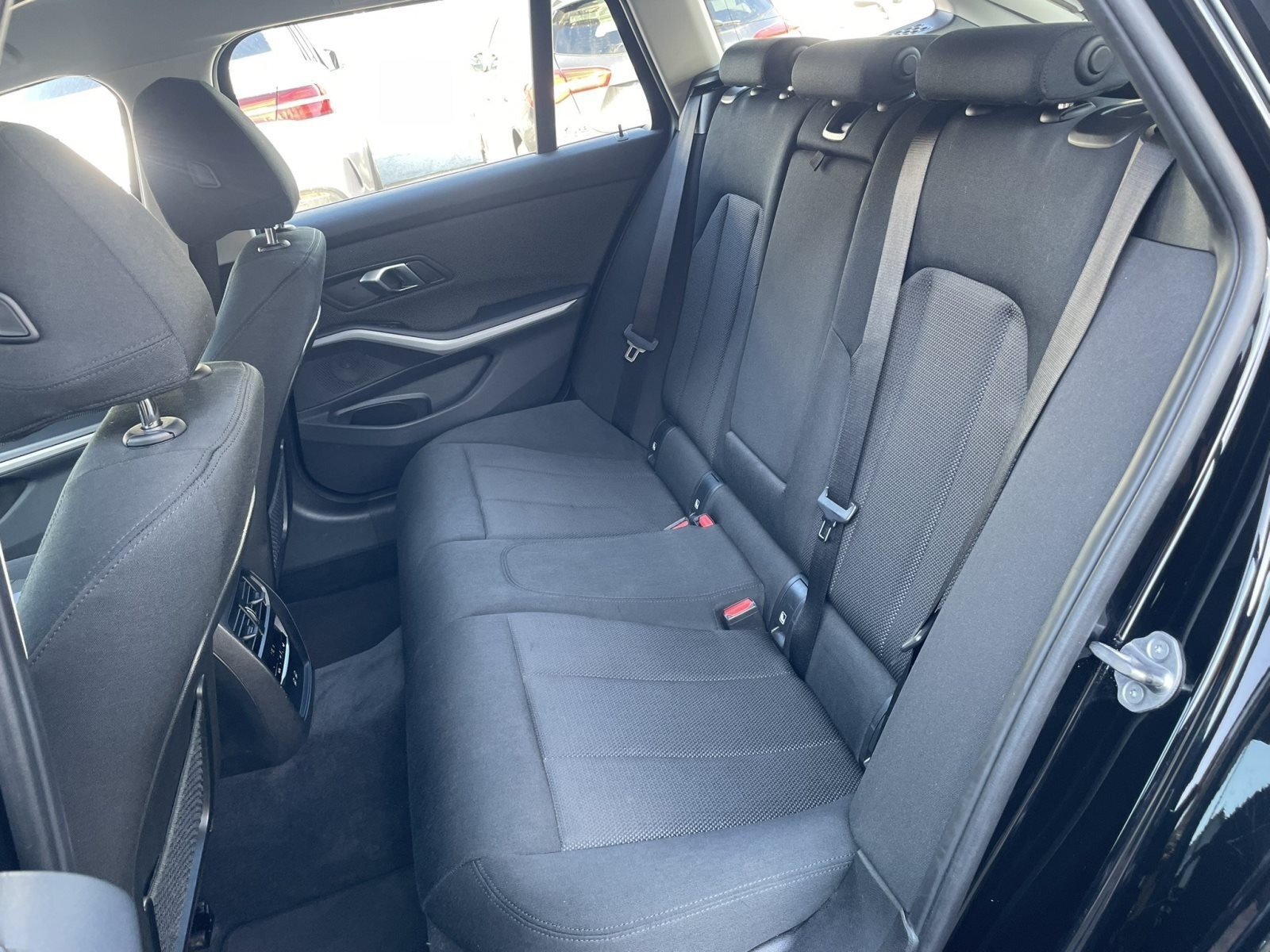 BMW 318 Sport LED Navi SHZ PDC ActiveGuard+