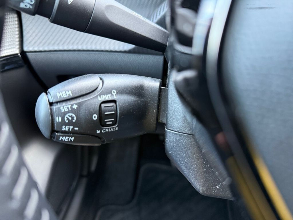 Peugeot 208 e- Allure Pack **SITZHEIZUNG+180° R.-KAMERA**
