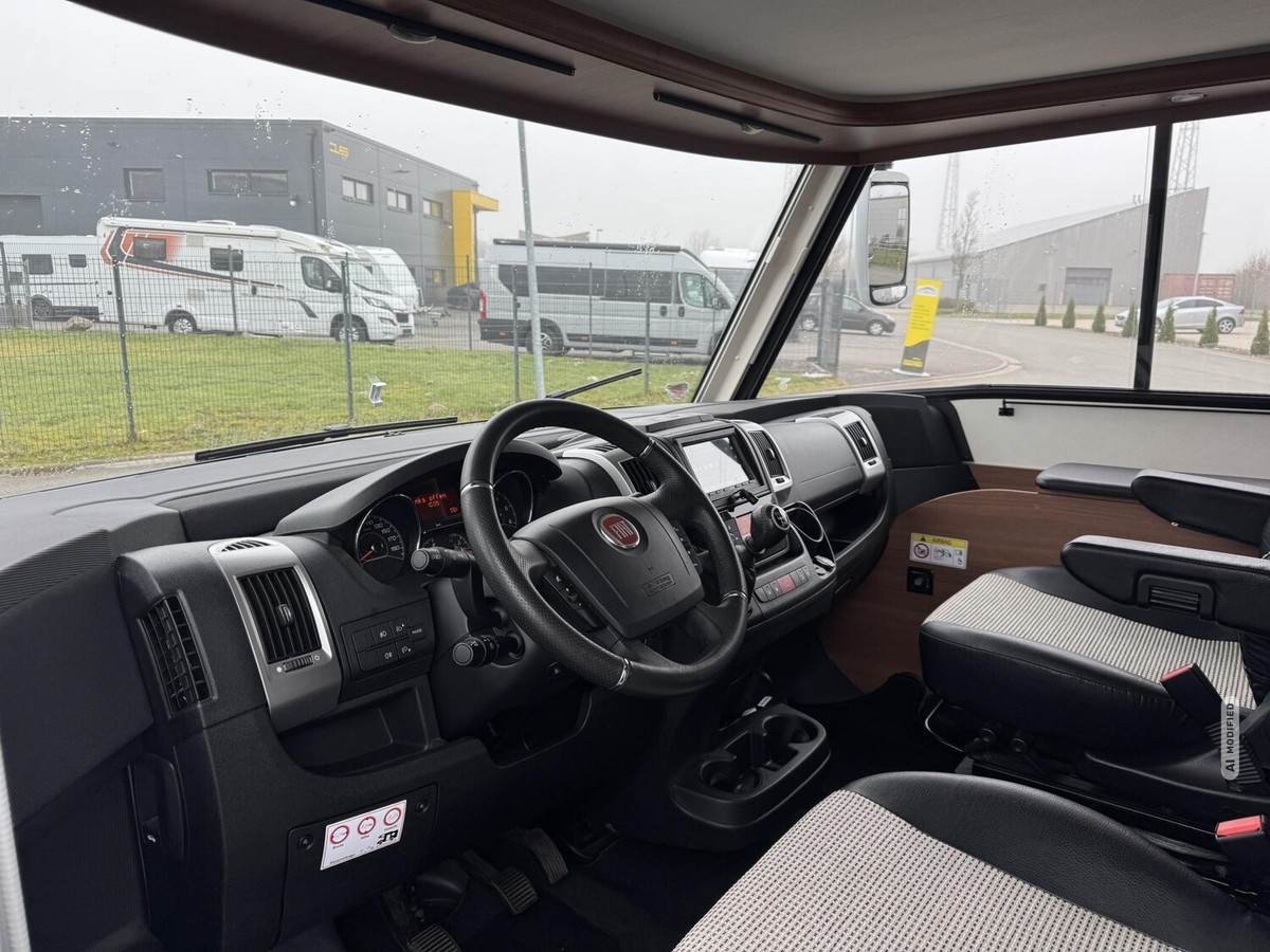 LMC Explorer Comfort I 655 G  Solar+Klima+AHK+Sat TV+Markise