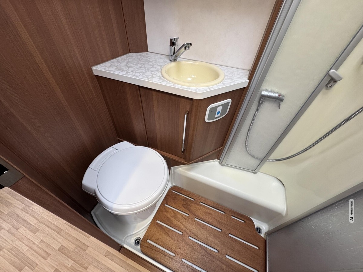LMC Explorer Comfort I 655 G  Solar+Klima+AHK+Sat TV+Markise