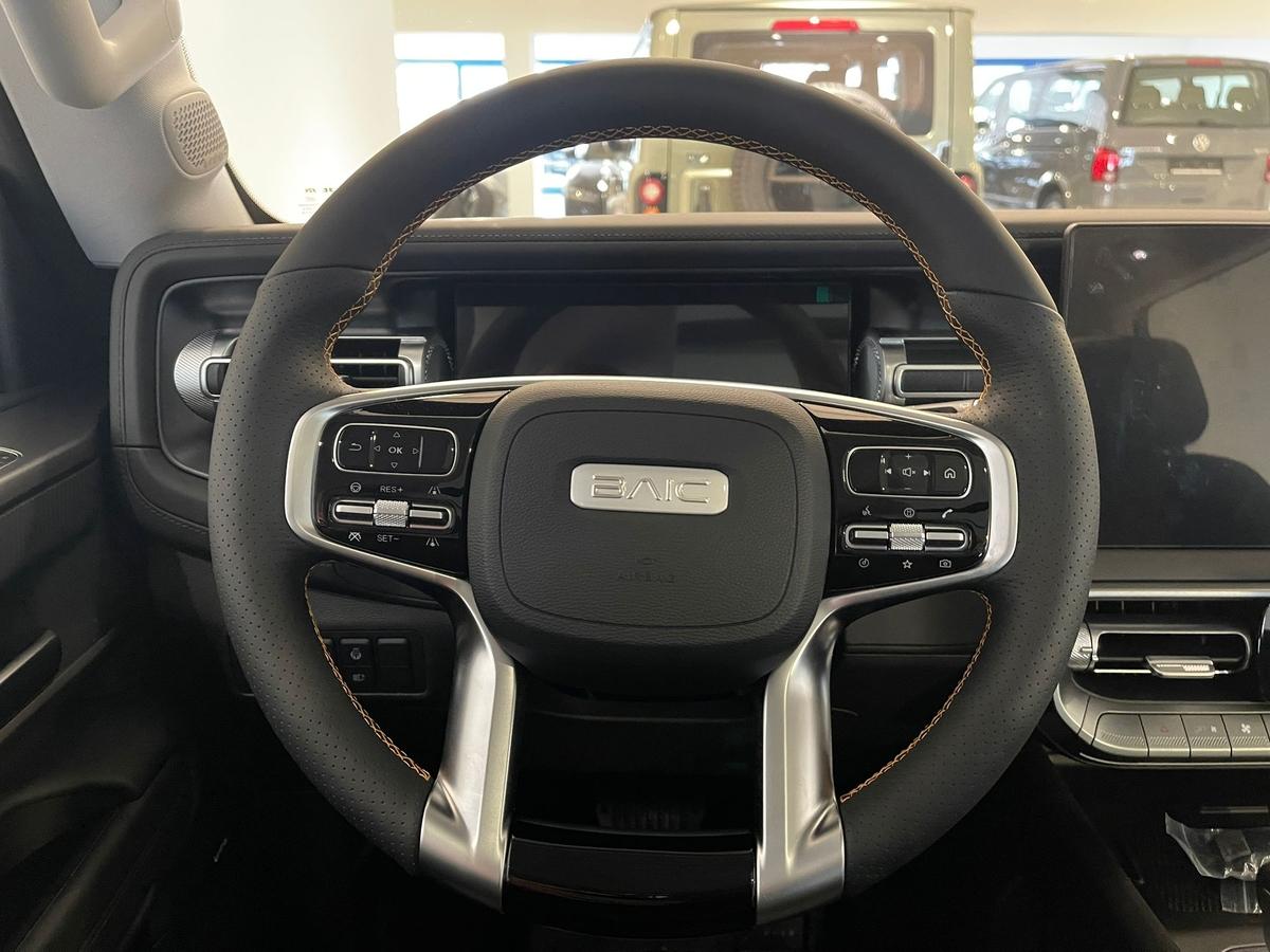 BAIC BJ40 Pro Black 2.0T 4WD PANO Leder Lagerfahrzeug