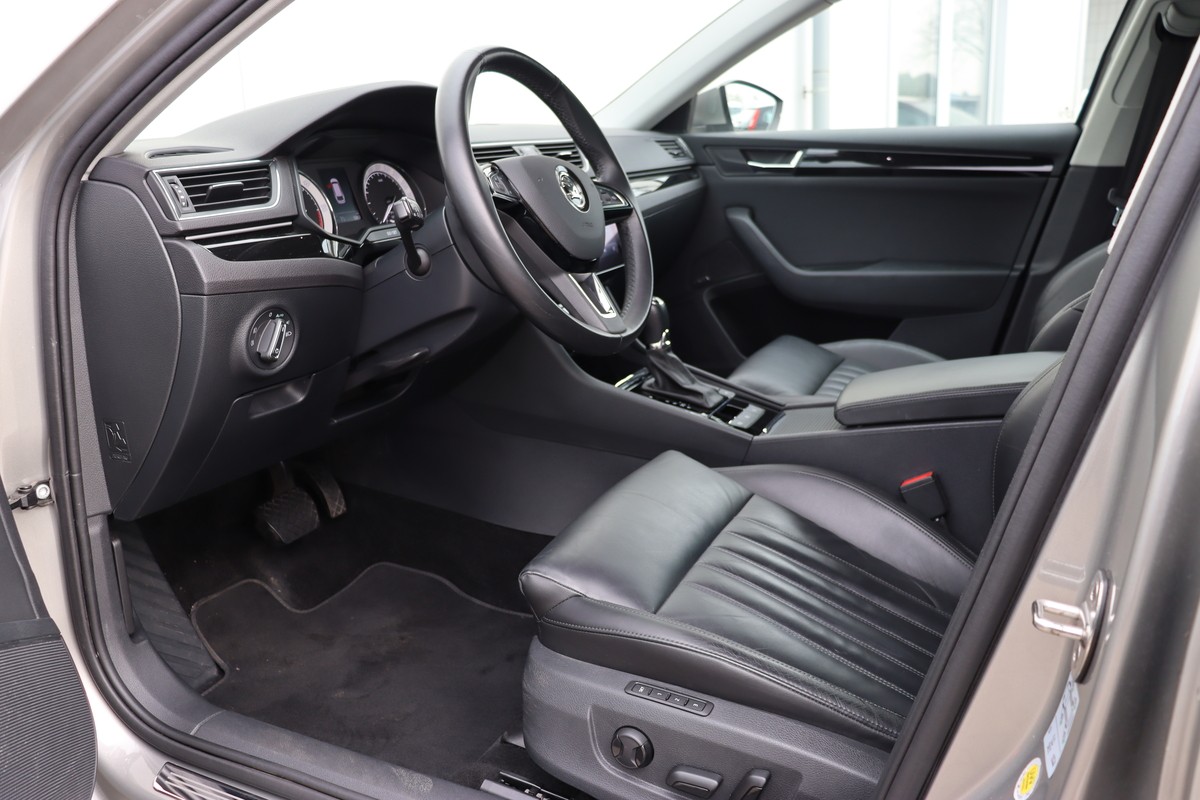 Skoda Superb Combi 2.0 TDI L&K*AHK*Kamera*STHZG*