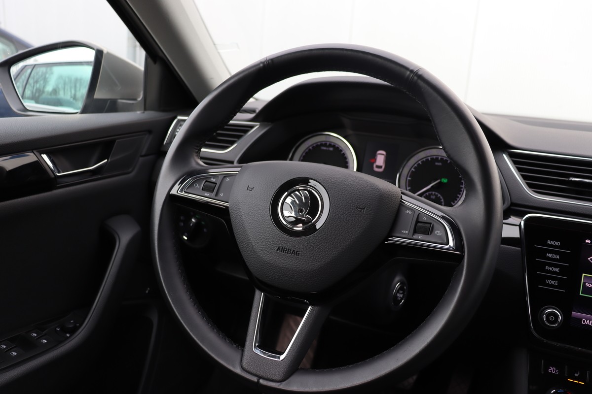 Skoda Superb Combi 2.0 TDI L&K*AHK*Kamera*STHZG*