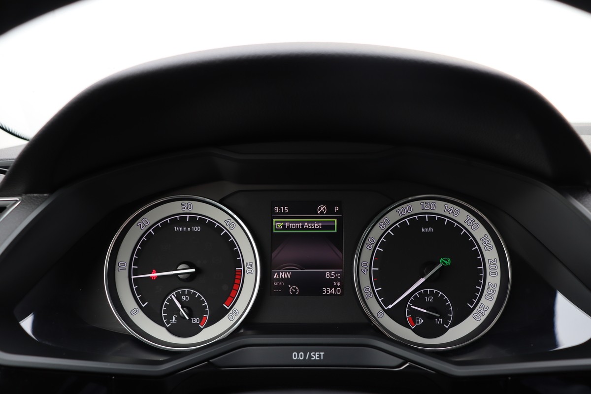 Skoda Superb Combi 2.0 TDI L&K*AHK*Kamera*STHZG*