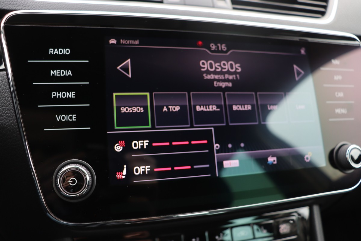 Skoda Superb Combi 2.0 TDI L&K*AHK*Kamera*STHZG*