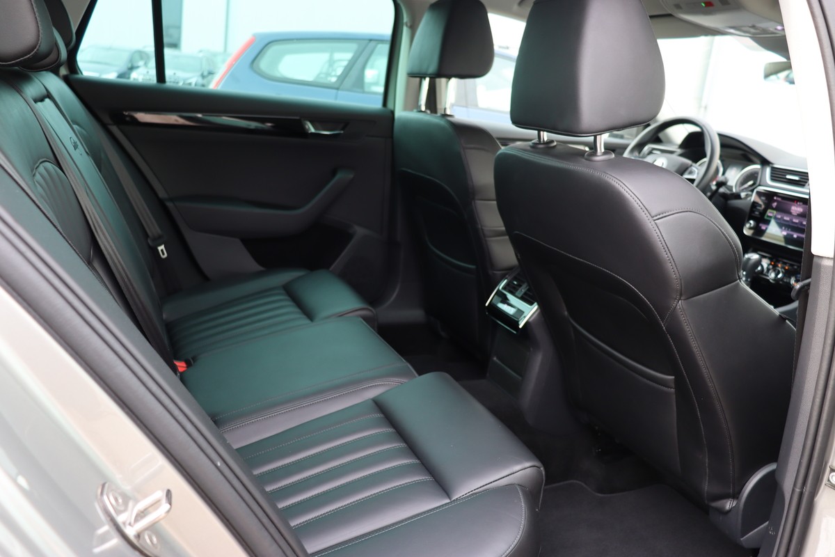 Skoda Superb Combi 2.0 TDI L&K*AHK*Kamera*STHZG*