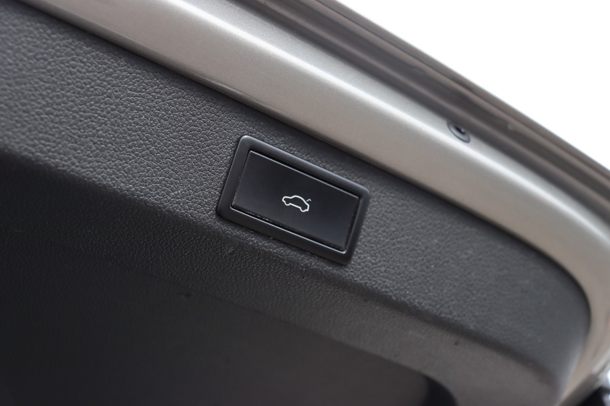 Skoda Superb Combi 2.0 TDI L&K*AHK*Kamera*STHZG*