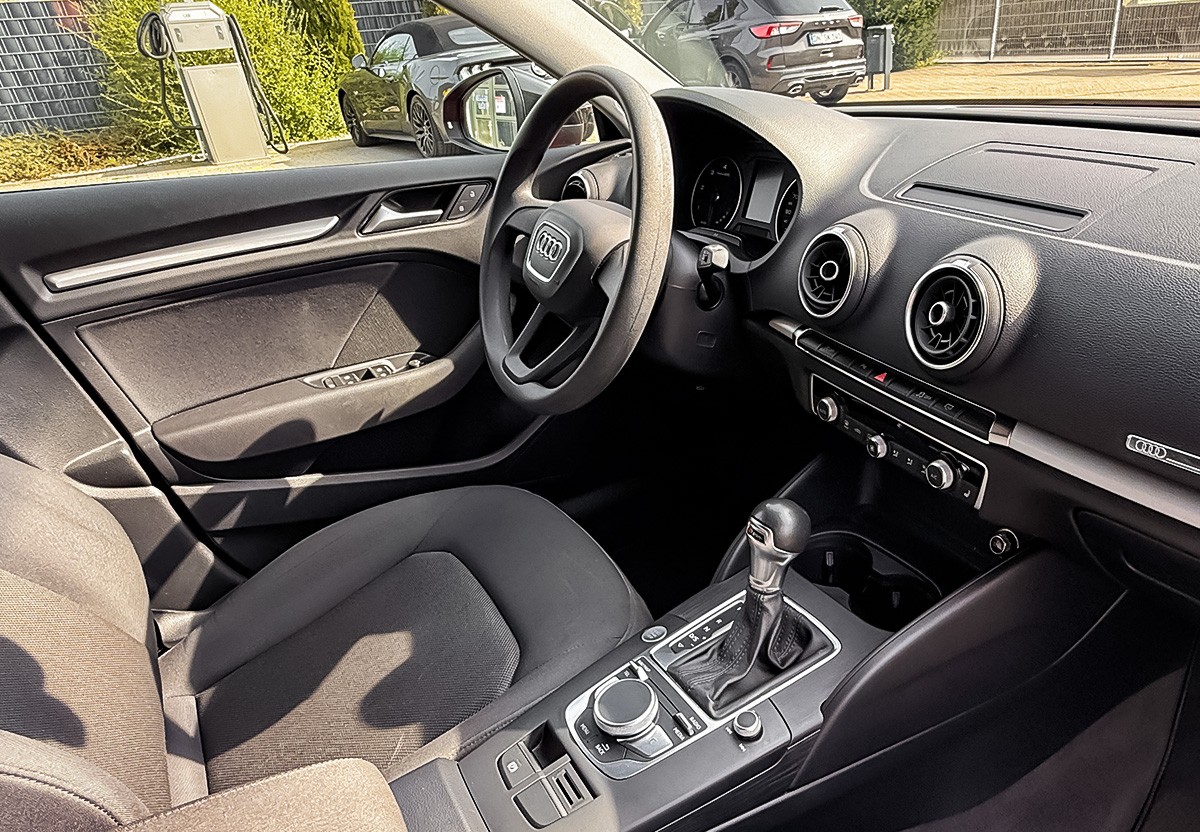 Audi A3 Sportback 30 TDI S Tronic MMI Plus SHZ PDC
